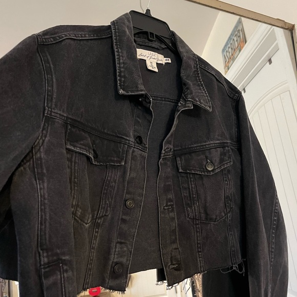 H&M Cropped Black Denim Jacket - Picture 3 of 6